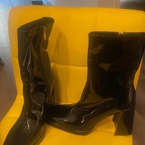 Glossy Black Women's Heeled Boots